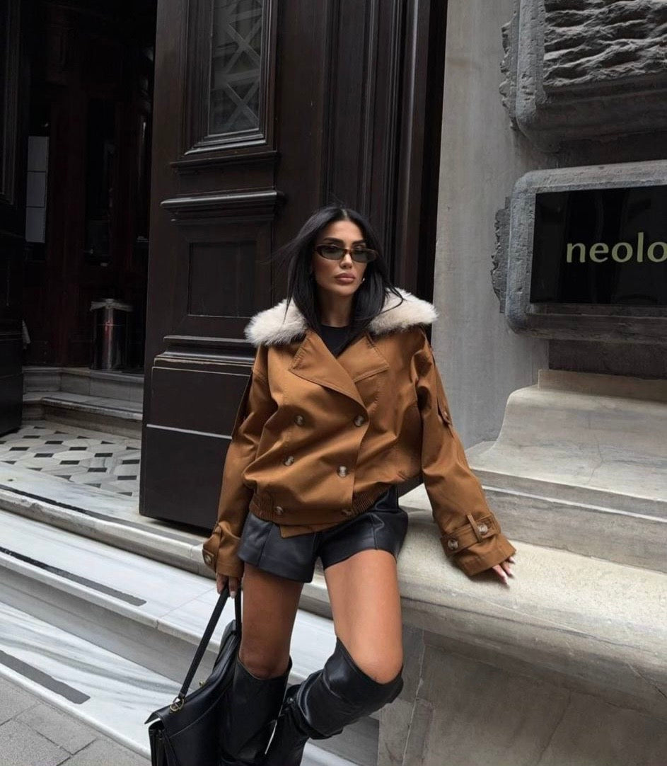 La Chleá Short Trench – mit Kunstpelzkragen
