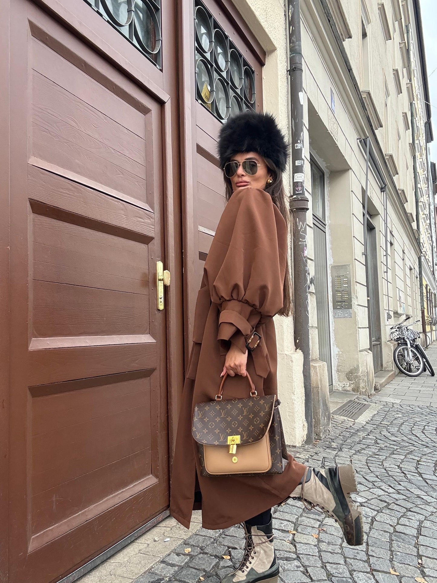 Stylischer Langtrench mit weitem Ärmel