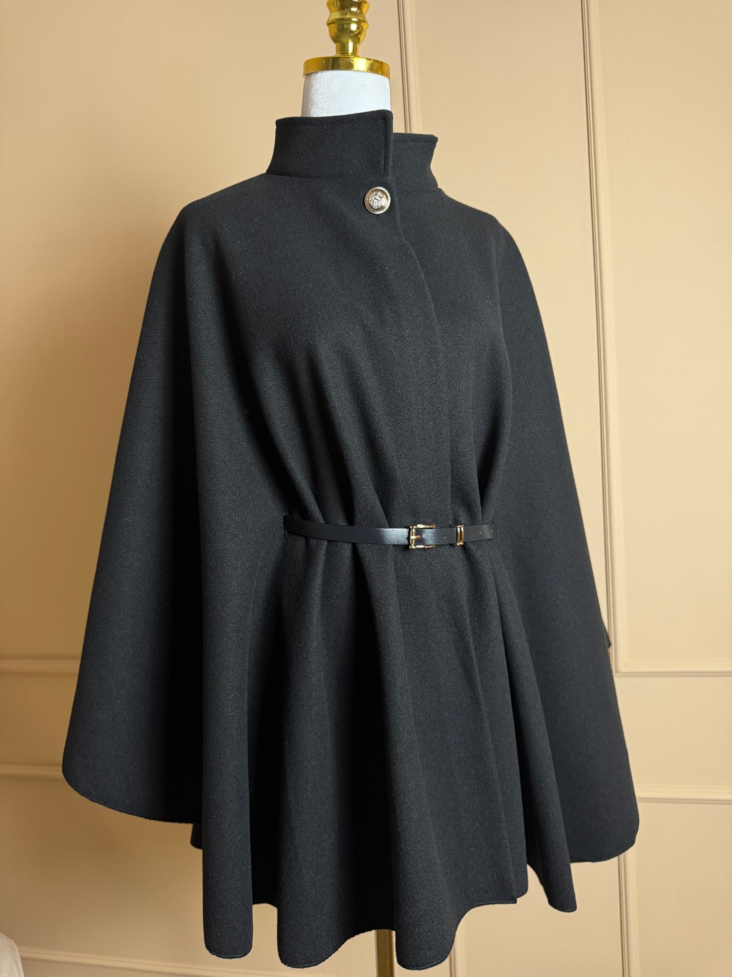 La Chleá Poncho – Stylischer Überwurf mit Gürtel
