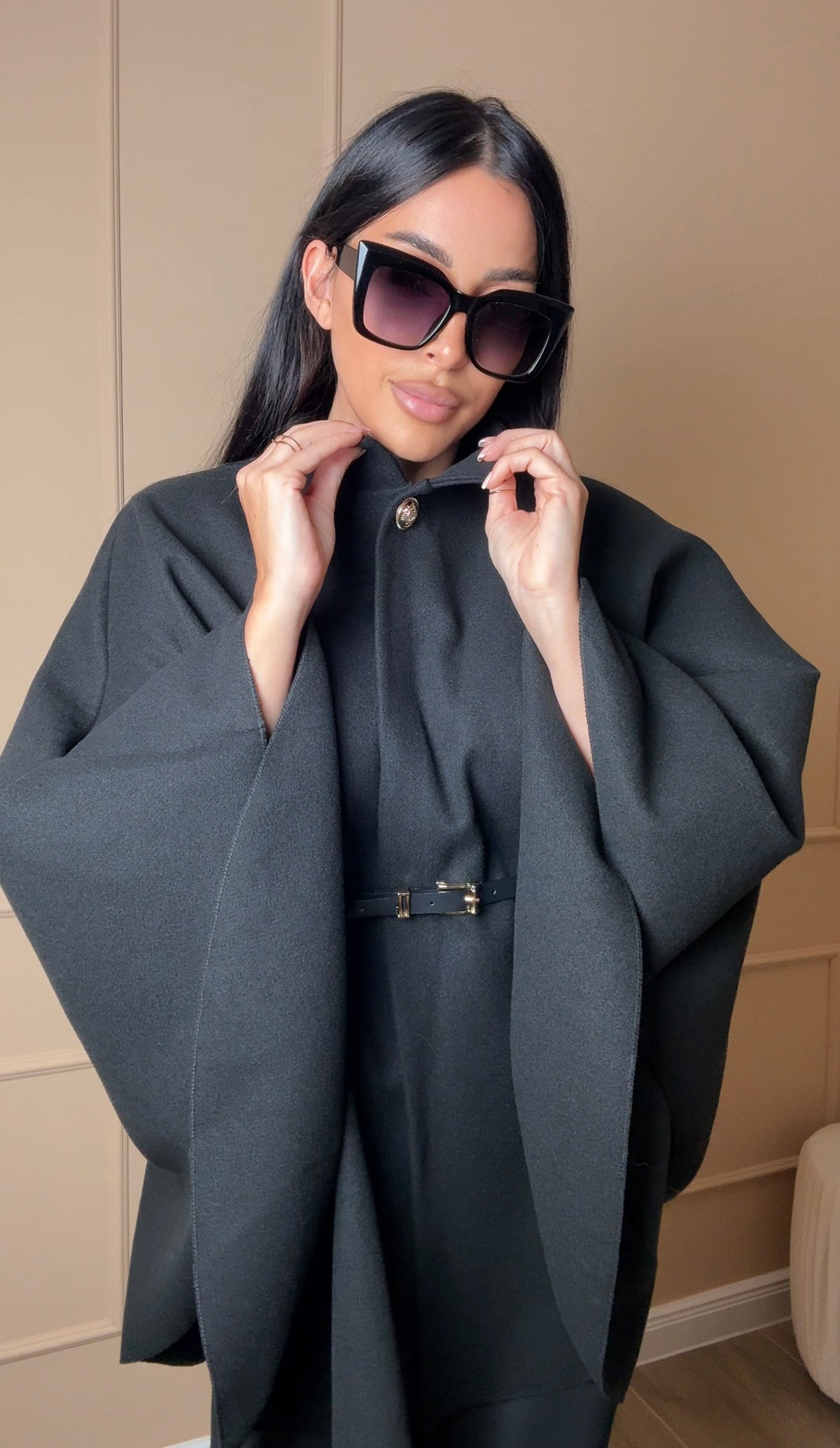 La Chleá Poncho – Stylischer Überwurf mit Gürtel