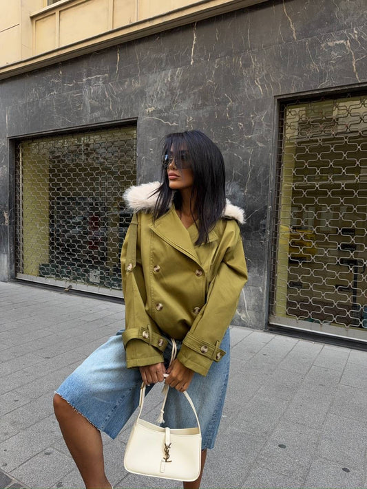 La Chleá Short Trench – mit Kunstpelzkragen