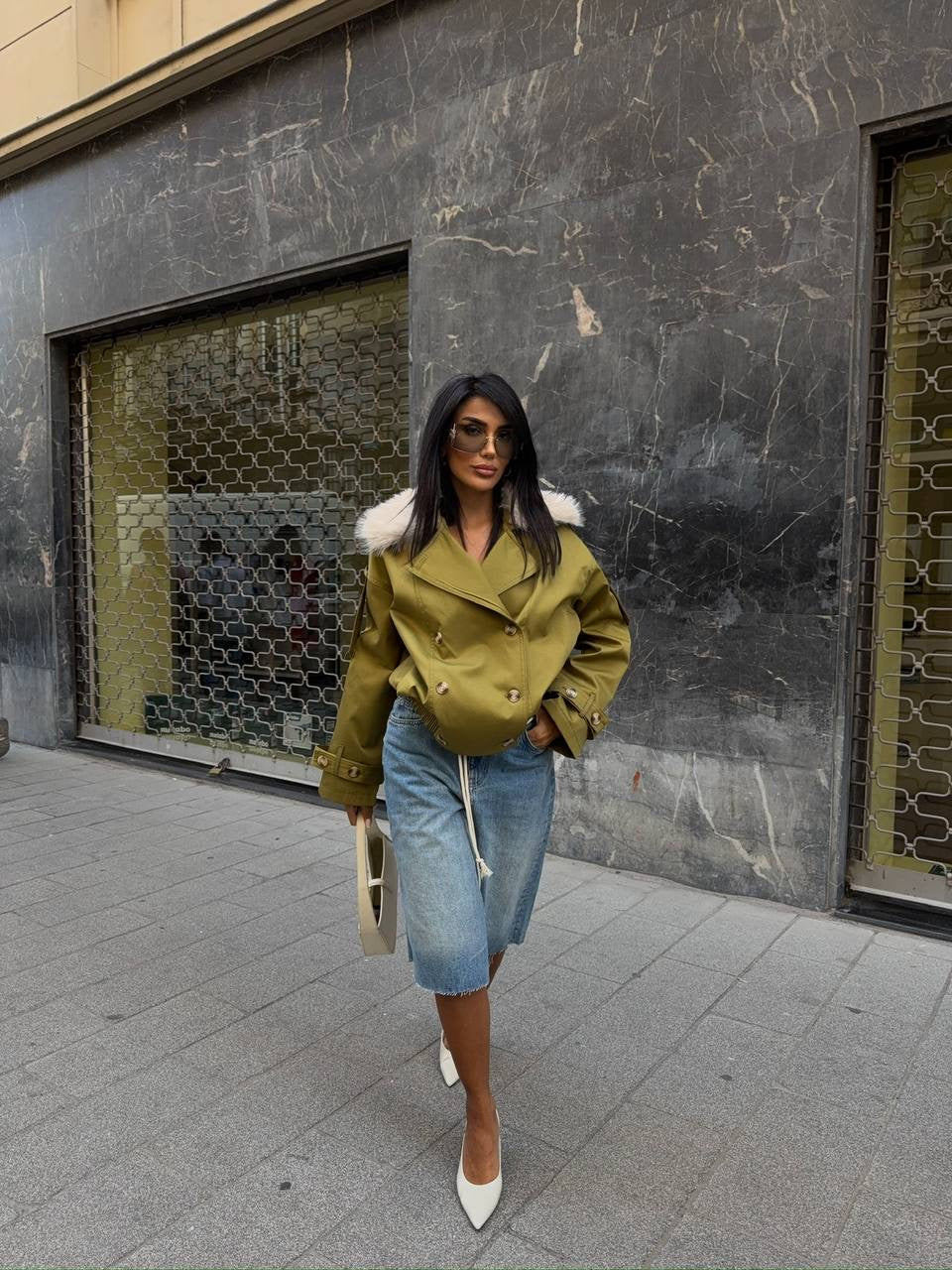 La Chleá Short Trench – mit Kunstpelzkragen