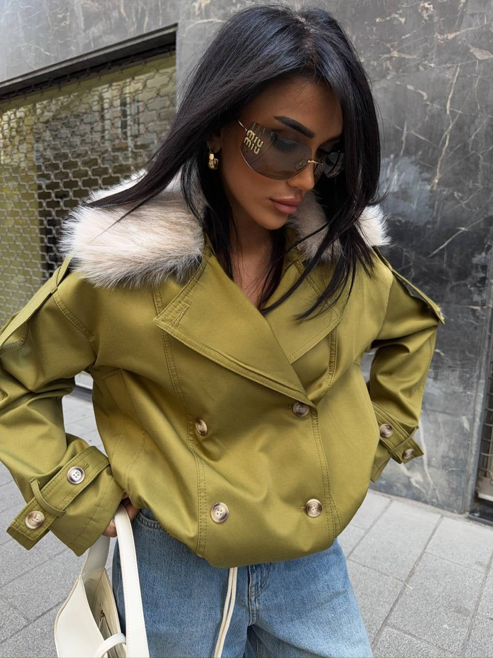 La Chleá Short Trench – mit Kunstpelzkragen
