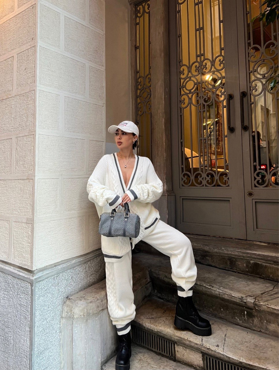 La Chlea „Tricolor V-Style“ – Jogging-Set