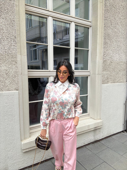 Floral-Chic Pullover mit Hemdkragen