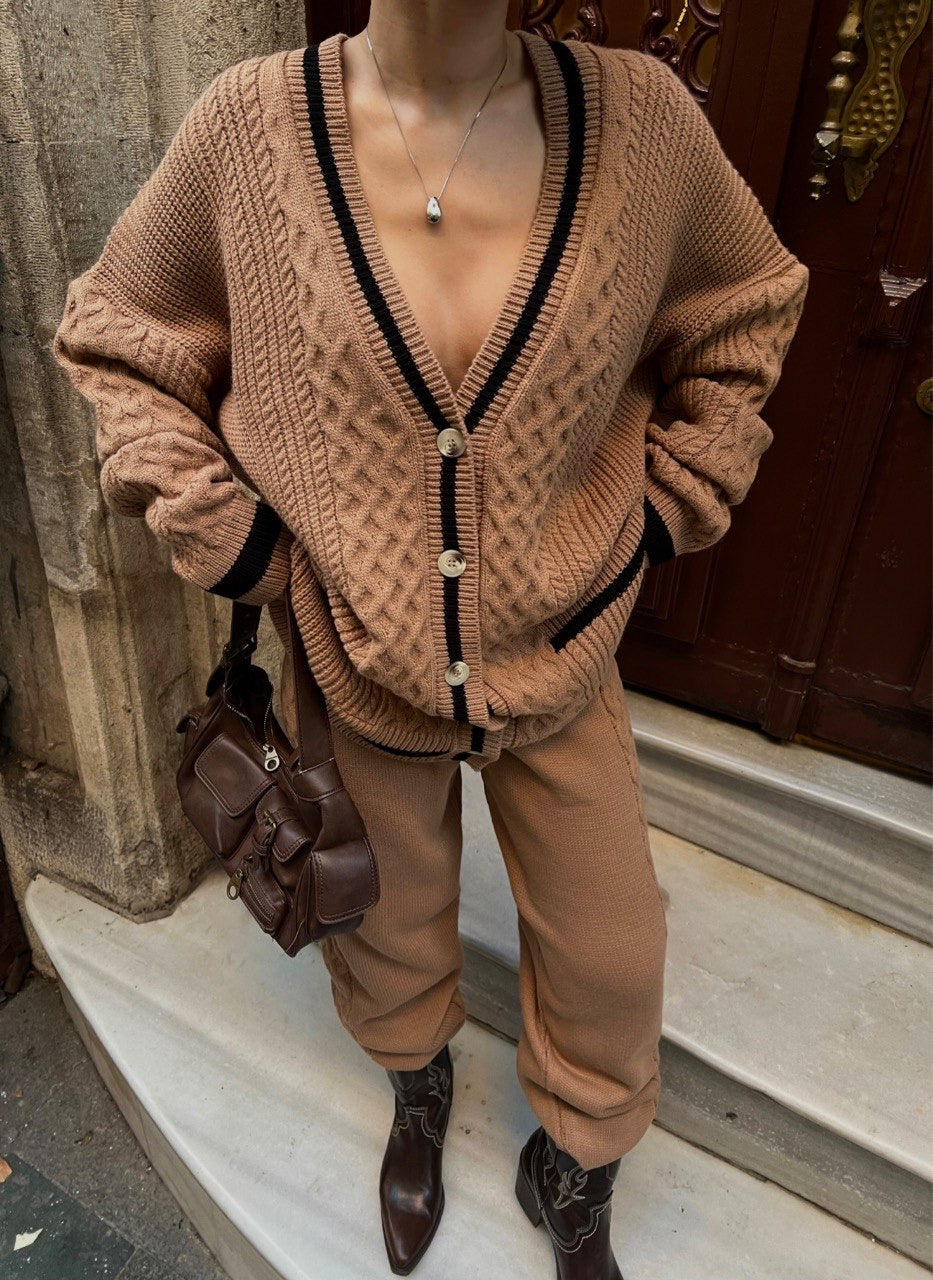 La Chlea „Tricolor V-Style“ – Jogging-Set