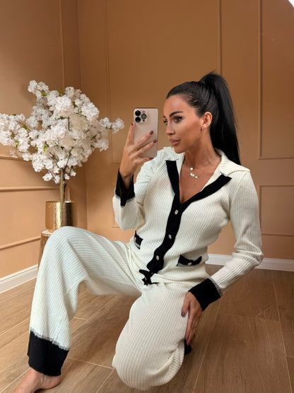 Zweiteiler-Set in Weiß mit schwarzen Akzenten