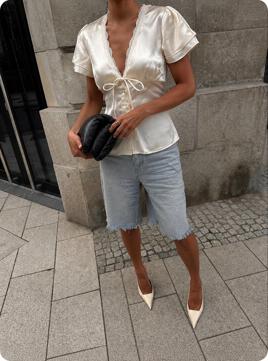 Creme Satin Bluse mit Spitze & Schleife