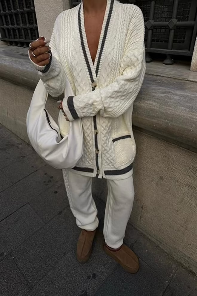 La Chlea „Tricolor V-Style“ – Jogging-Set