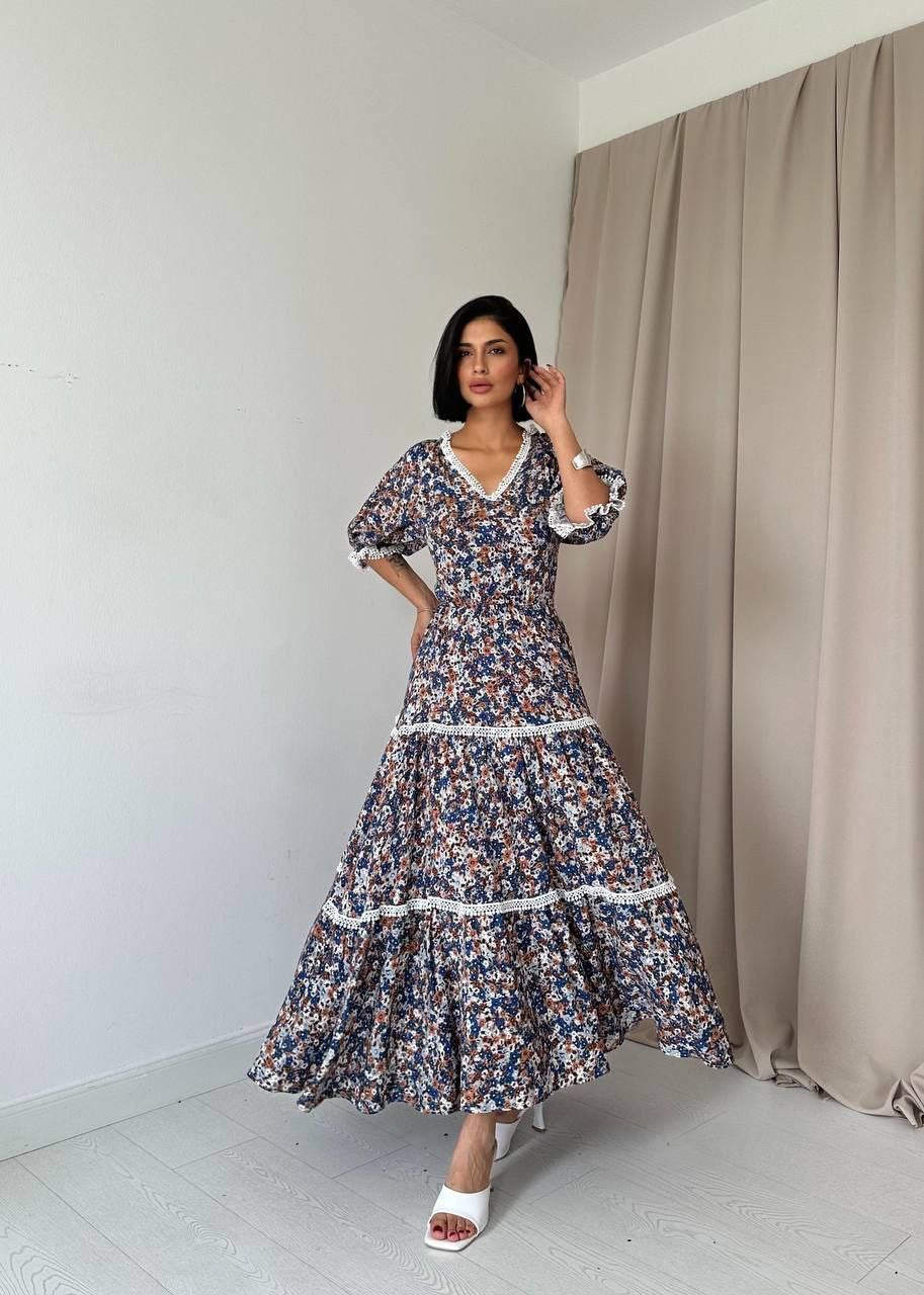 La Chleá Dress-bezieht sich auf Blumen und Spitze