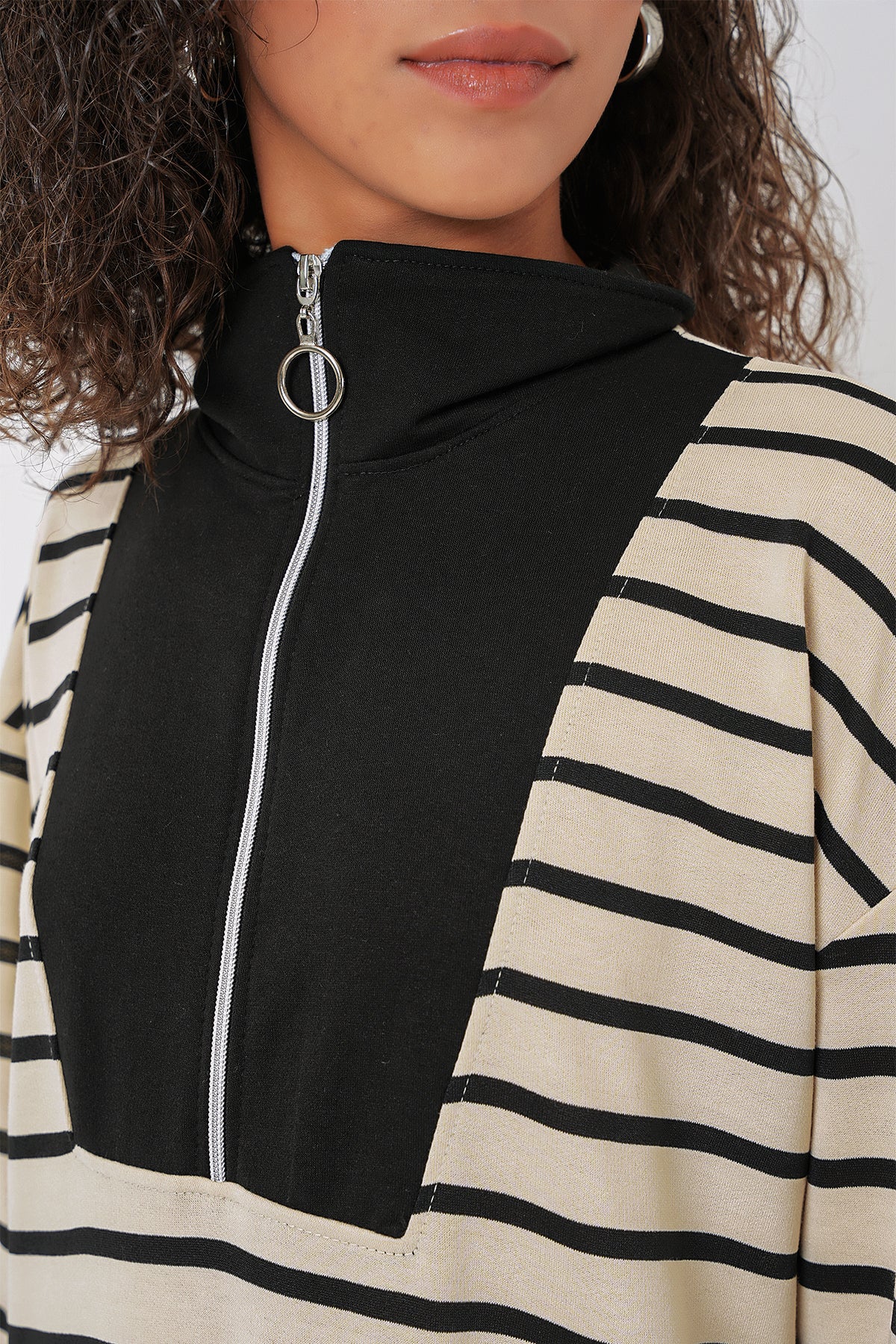 La Chleá-Langes Kleid mit Linien – Casual & Cool