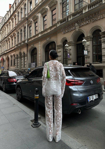 Weißes Traum-Set aus Spitze mit Hotpants