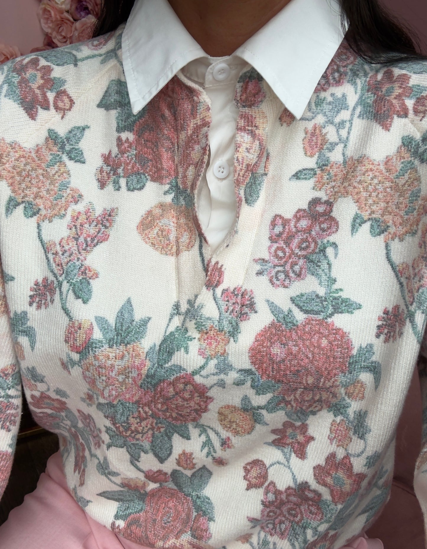 Floral-Chic Pullover mit Hemdkragen