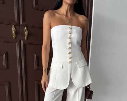 La Chleá Grace: Elegantes Oberteil mit Goldenen Knöpfen