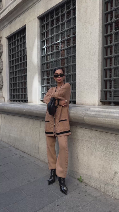 La Chlea „Tricolor V-Style“ – Jogging-Set