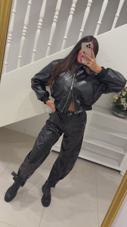 Luxe Leather Look Set – Cropped Jacke & Wide Leg Hose in Schwarz