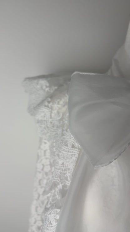 La Chleá-Lace Bow Bluse