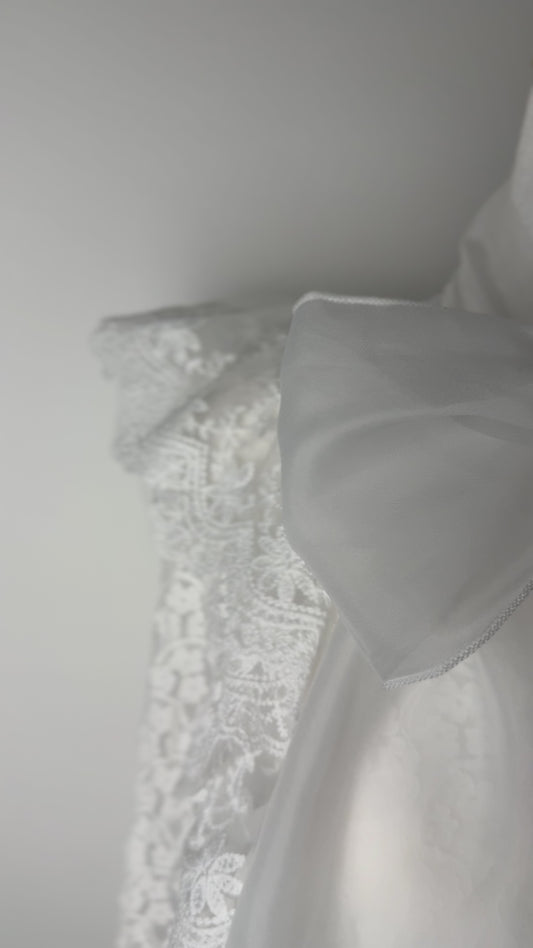 La Chleá-Lace Bow Bluse